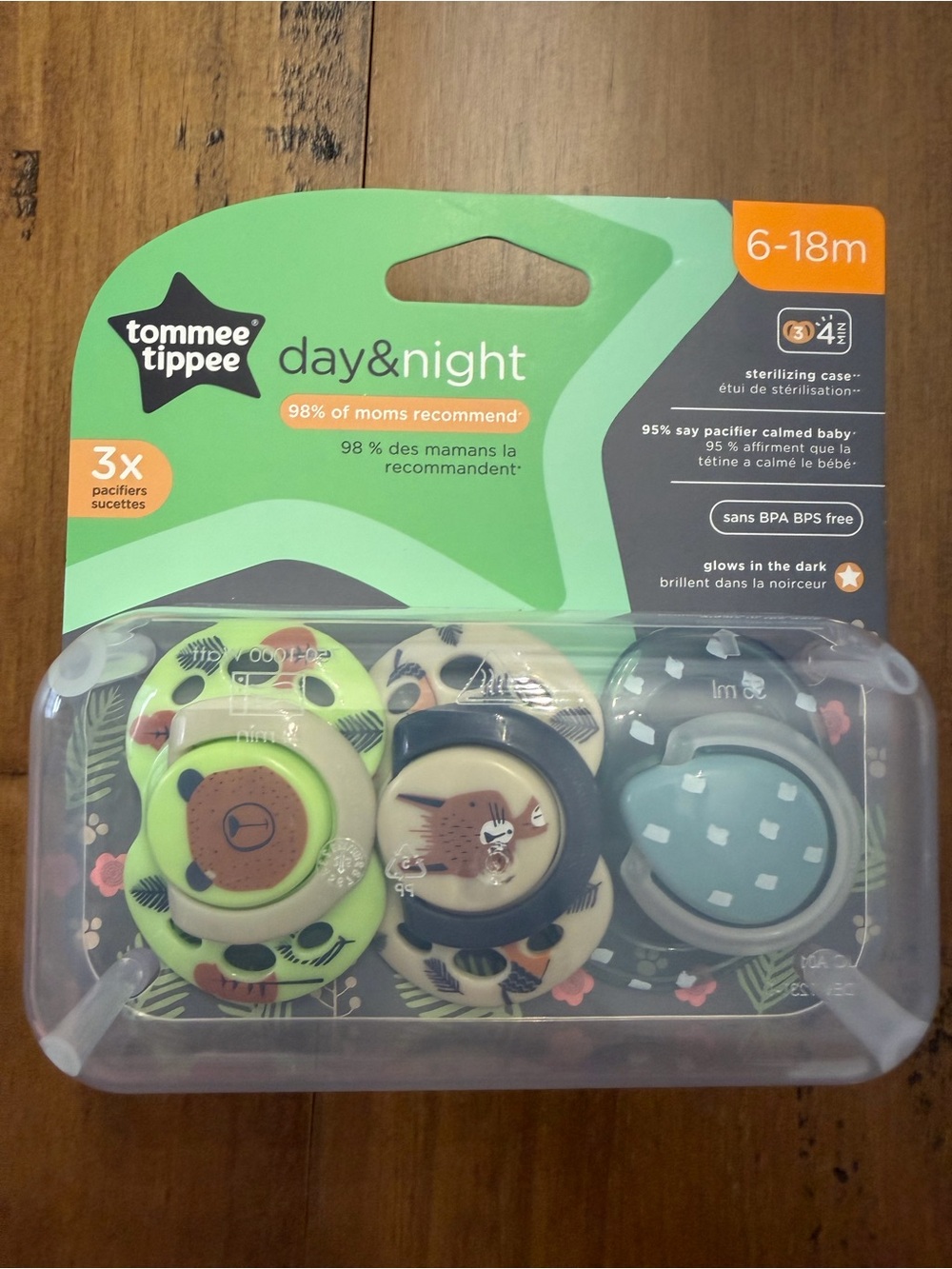 Tommee Tippee Day & Night 3-Pack Pacifiers in Green, Navy & Light Blue